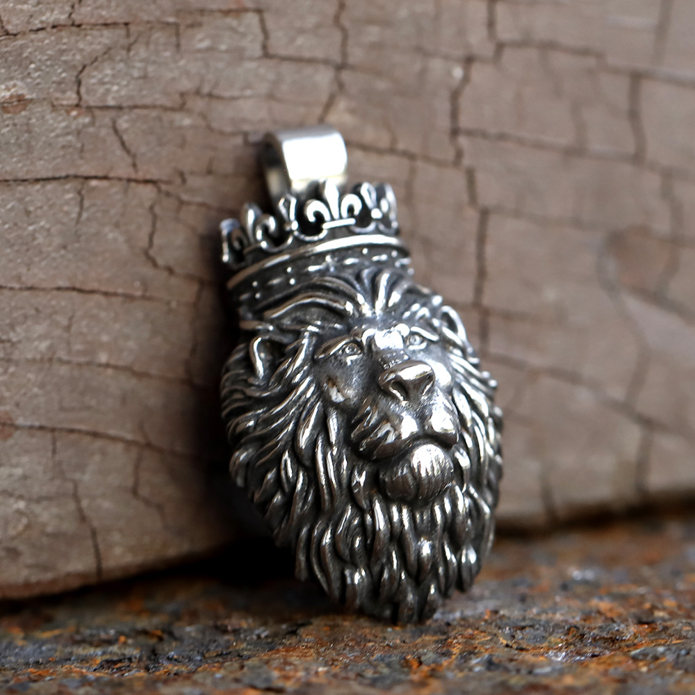 Collier pendentif vintage en a - Vintage Fashion Guide avis et prix
