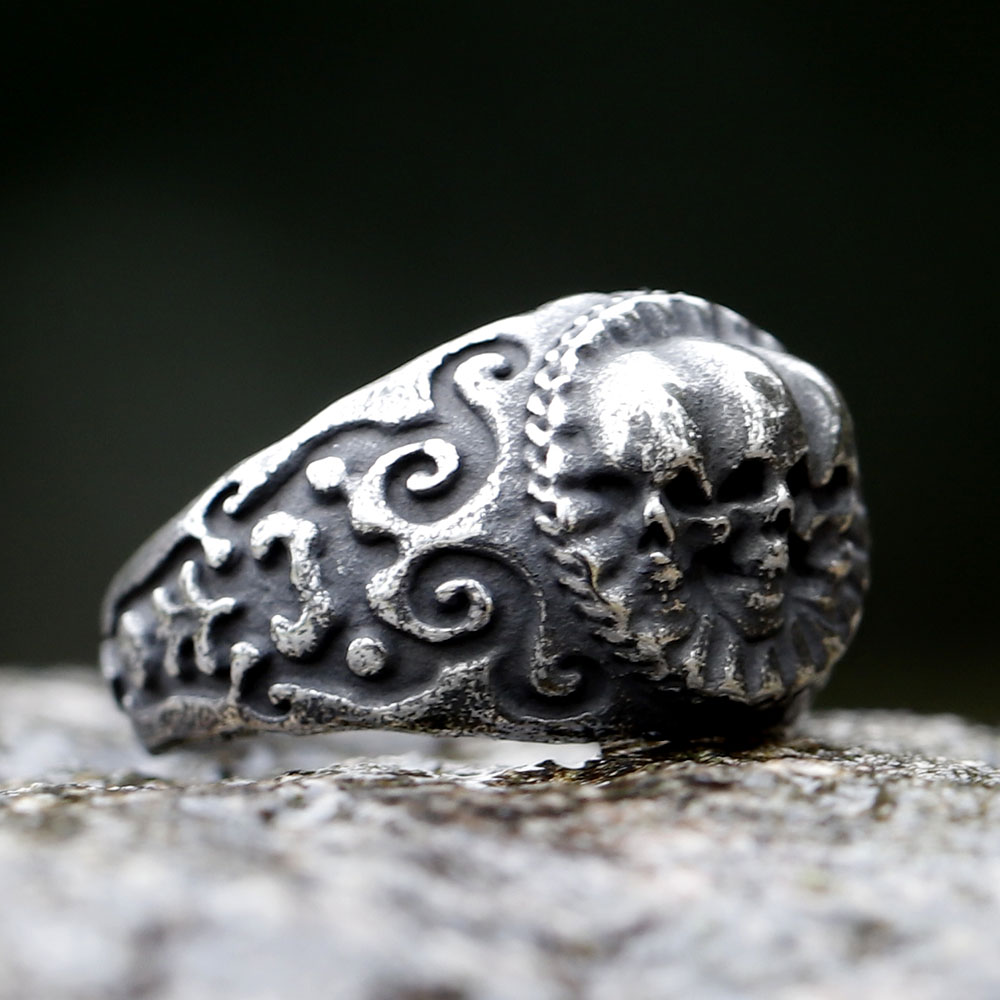 Bague tête de mort dominatrice - Vintage Fashion Guide avis et prix