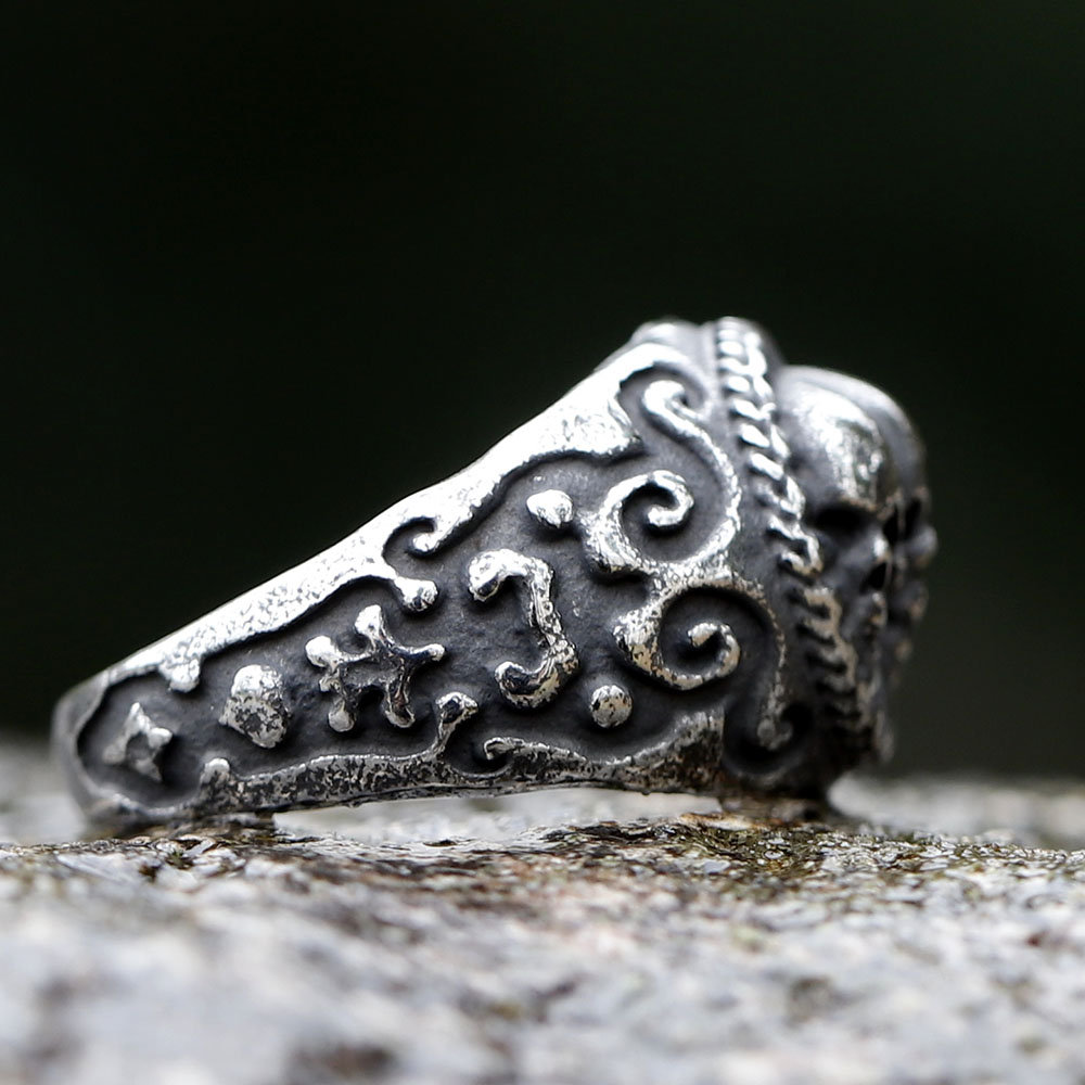 Bague tête de mort dominatrice - Vintage Fashion Guide avis et prix